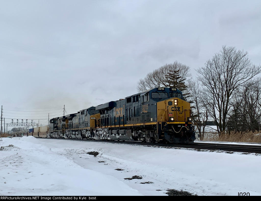 CSX 3215 on I020